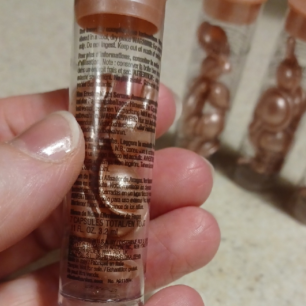 Elizabeth Arden Retinol Ceramide Capsules - Set Of 4 - Picture 4 of 4